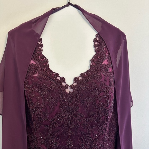 Mother of the Bride/Groom Dress. Worn once and dry cleaned. - Picture 6 of 7